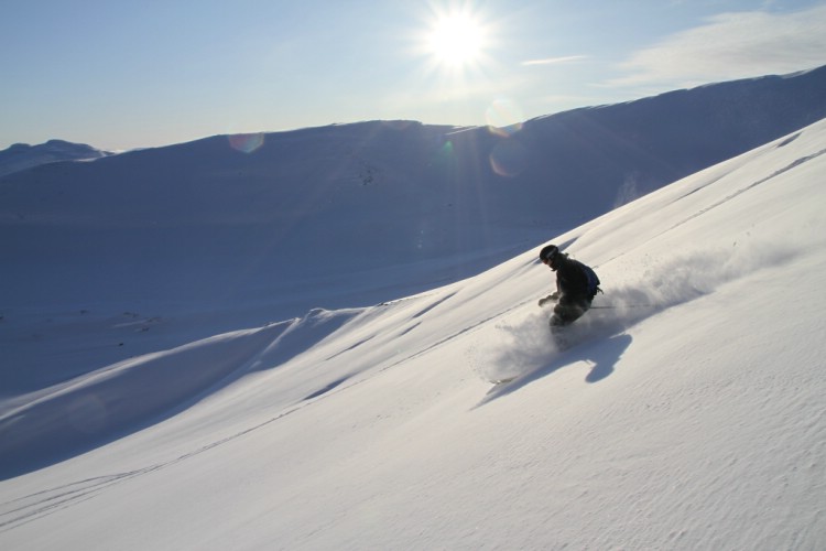 Start på heliski säsongen 2010. Sydsidan på Korsa. Foto: Andreas Bengtsson